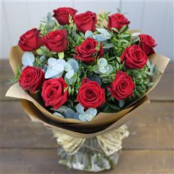 luxury 12 Red Roses